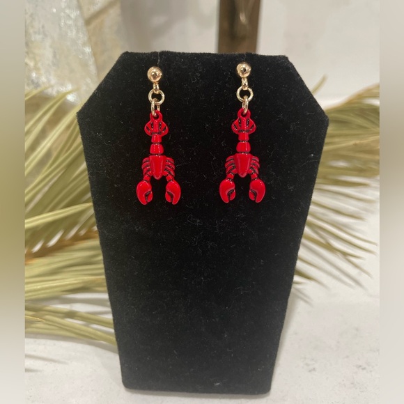 Handmade Red Crawfish Earring - Picture 3 of 3